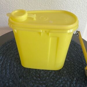 Vintage Tupperware Pitcher (no handle)